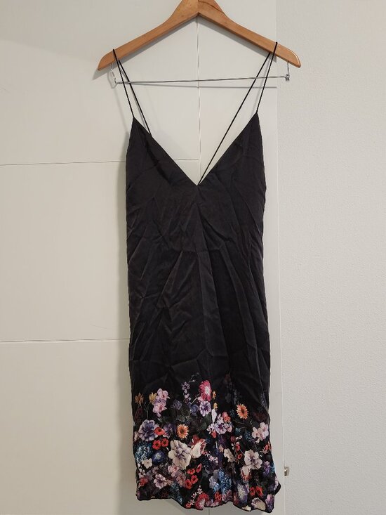 bebe Dresses & Skirts - Floral Open Back Silk Dress